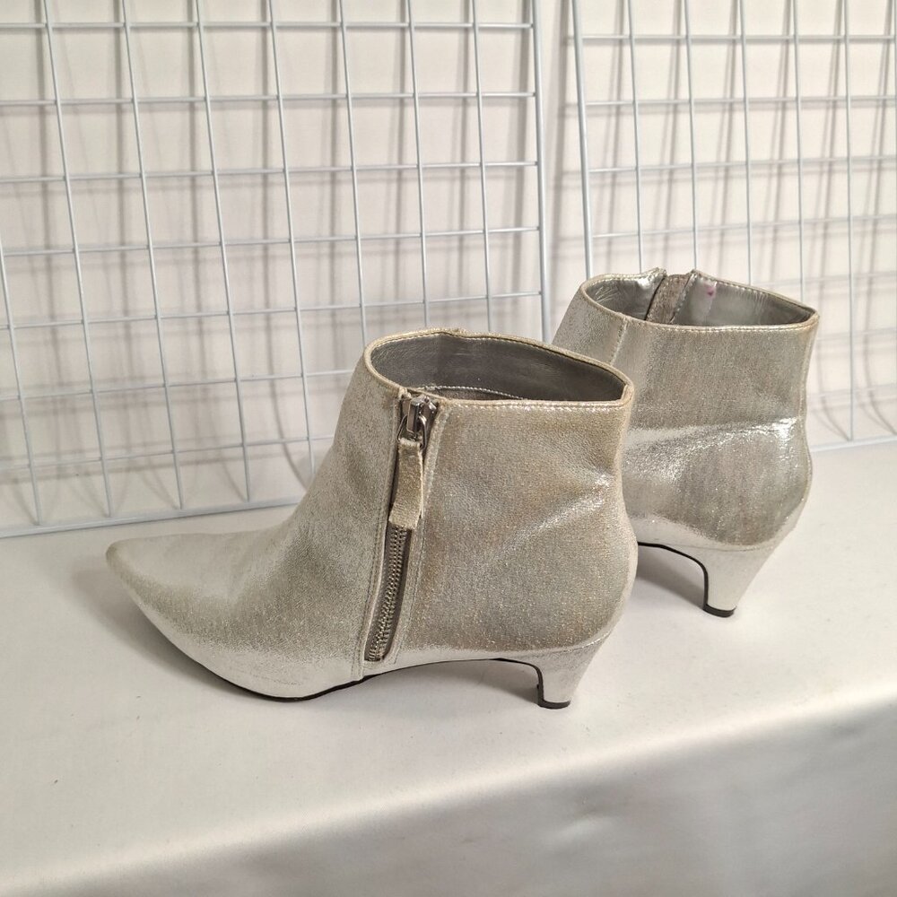 Silver Kitten Heel Pointed Toe Ankle Boot Bootie Metallic Glitter Sz 8 Zipper - Picture 8 of 14
